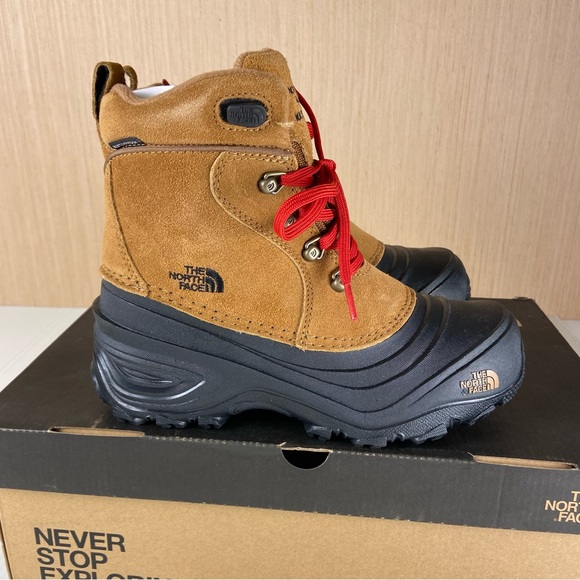 The North Face Youth Chilkat Lace II Waterproof Snow Boots Size 4 NIB